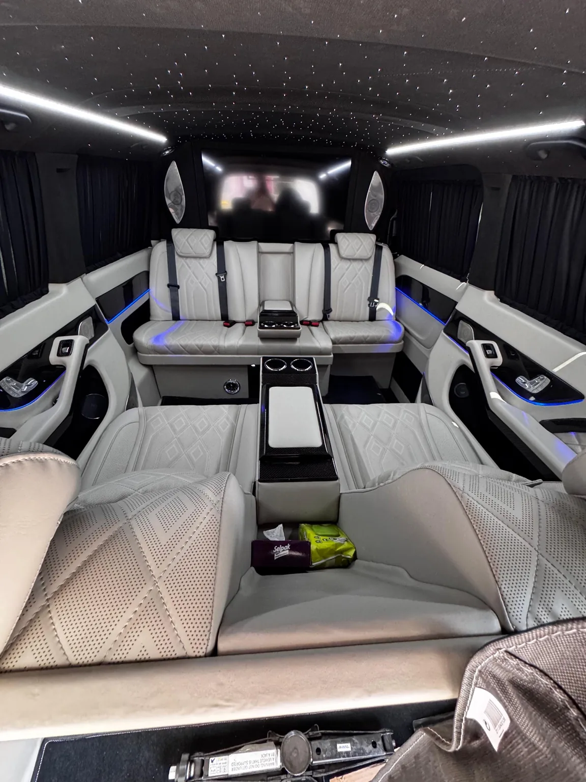 AKI Executive Transfer: Premium cabin